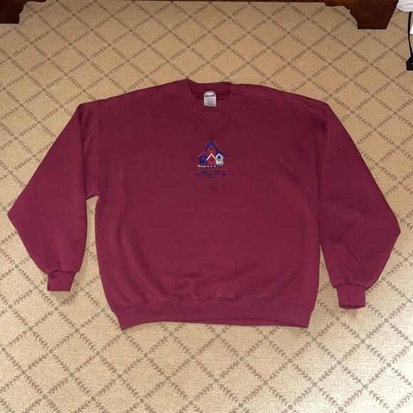 Burgundy birdhouses sweatshirt NWOT XL - Picture 1 of 5